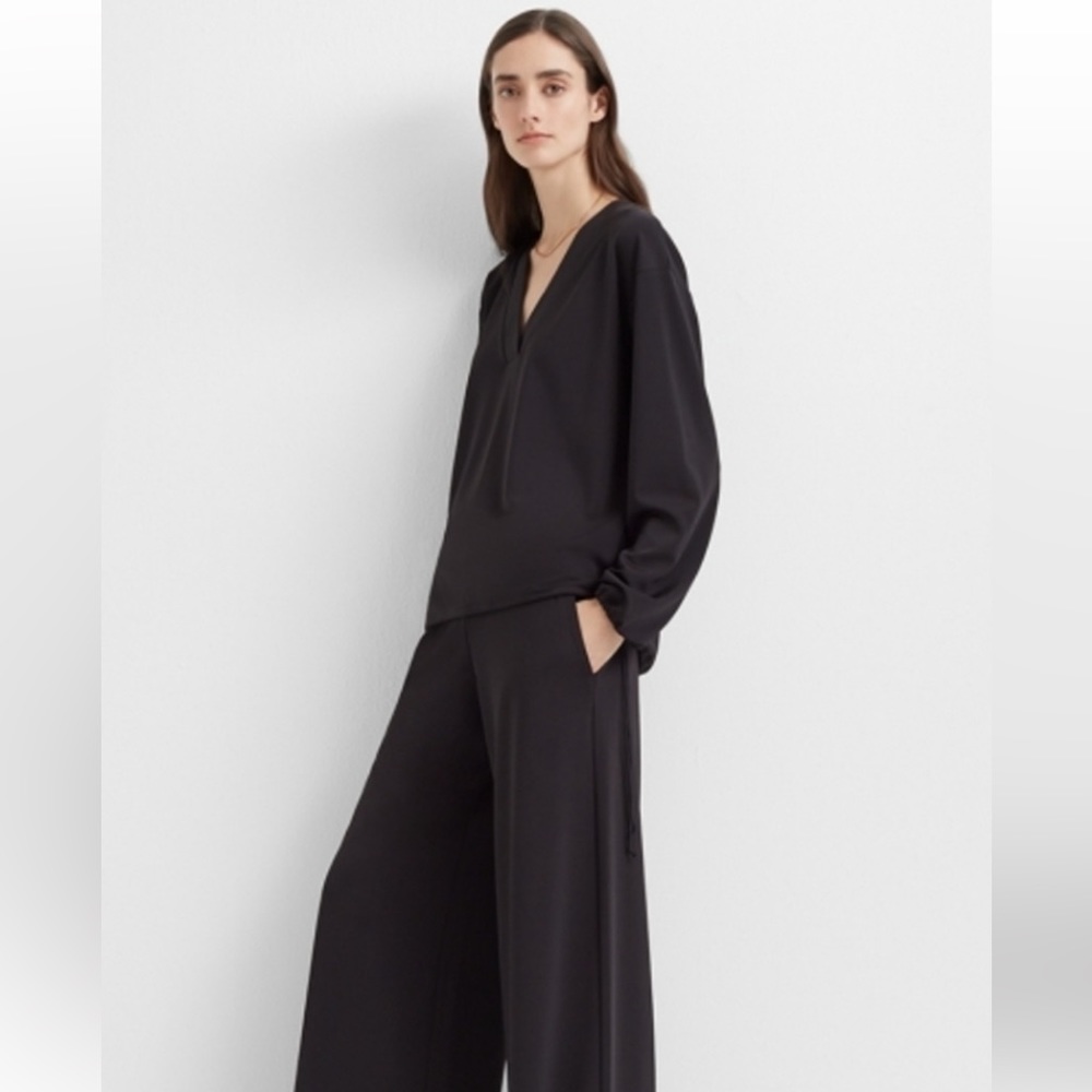 Club Monaco swingy pullover in black